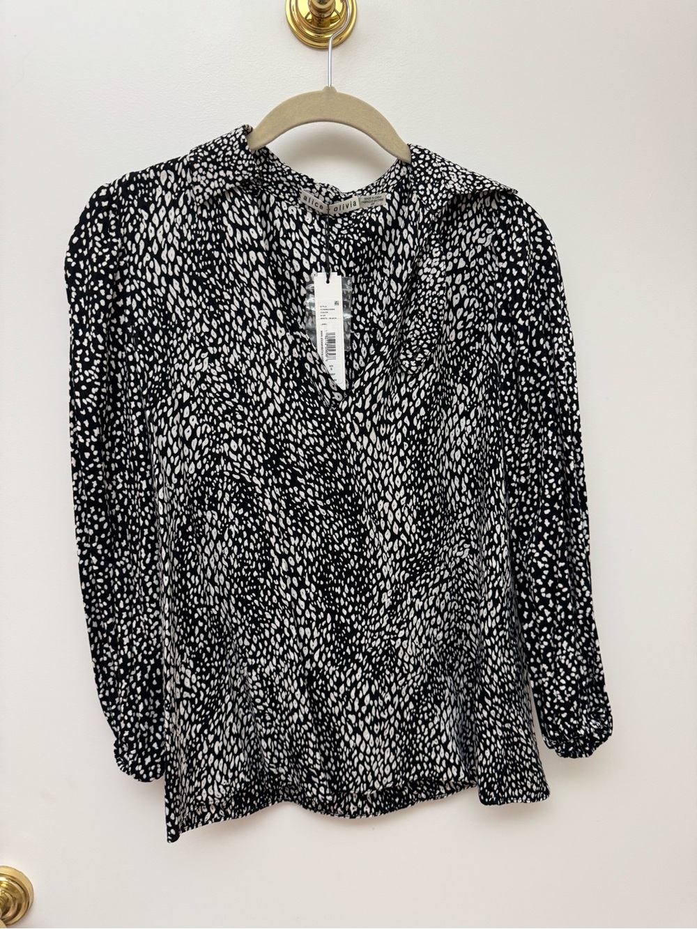 Alice + Olivia Black and White Printed V-Neck Blouse